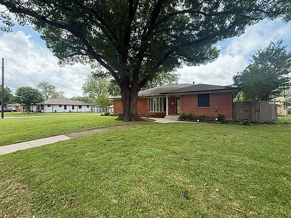 2nd image of 2424 Dorrington Dr