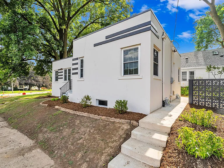 1708 Woodland Ave — Photo 3