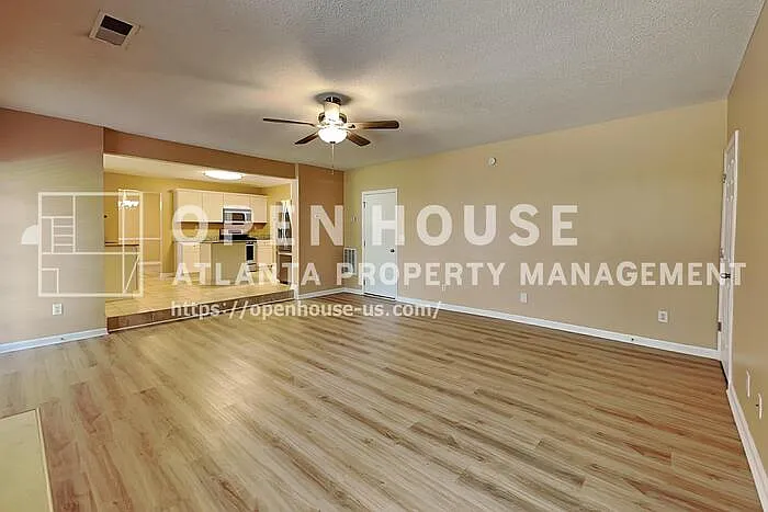 4 bed, 2.5 bath, 2645 sqft, $2,390 — Photo 4