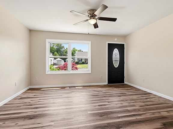 4th image of 621 S Douglas Ave