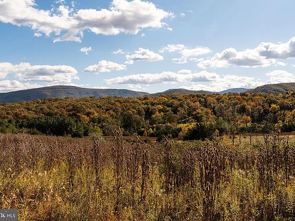 3rd image of 461 Thunderbird Rd