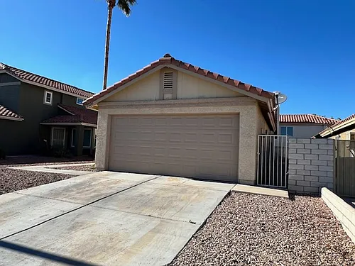 2526 Wolverton Ave Photo 1