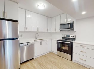 320 Lonsdale Rd #4, Toronto, ON M4V 1X4