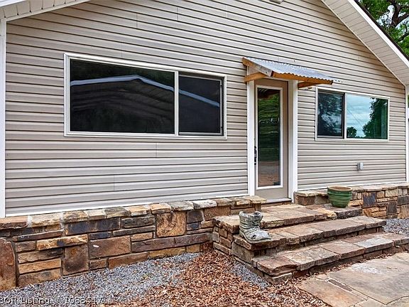 5th image of 17583 Fox Ln