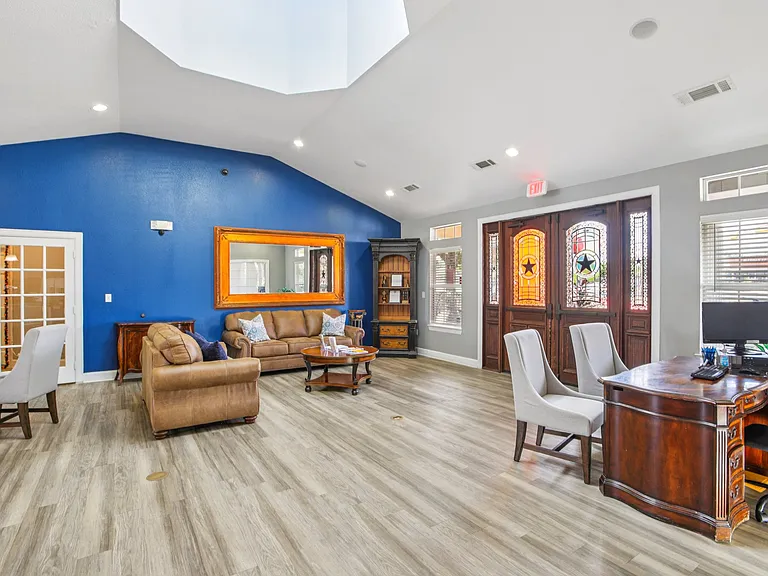 River Valley Apartments — Photo 14