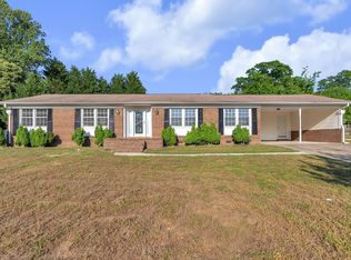 4 Dickens Ln, Taylors, SC 29687