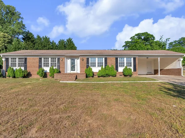 4 Dickens Ln, Taylors, SC 29687