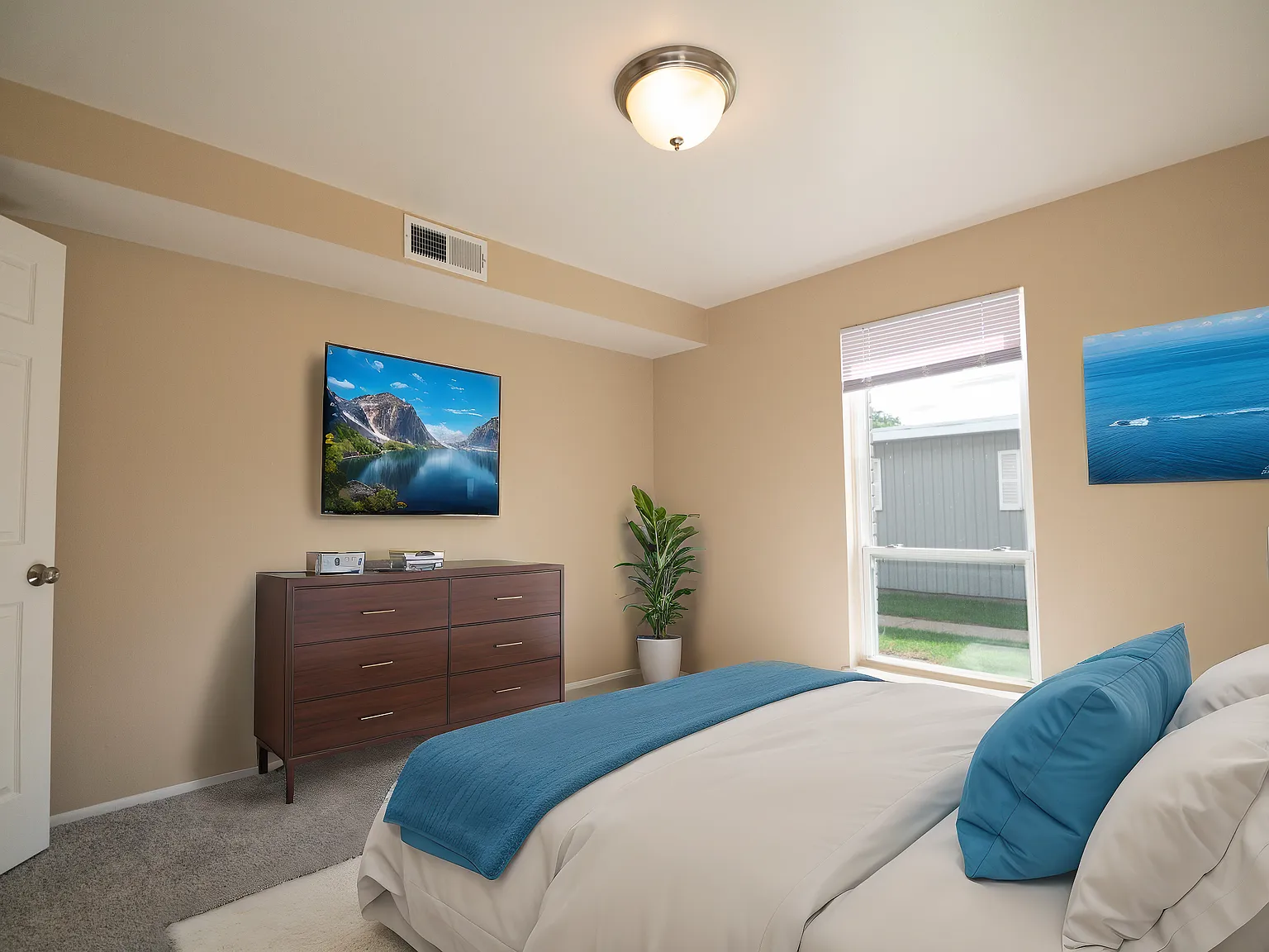 Embassy West Apartments — Photo 2
