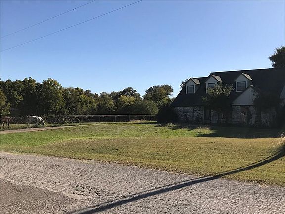 2nd image of 802 Meadowview Ln