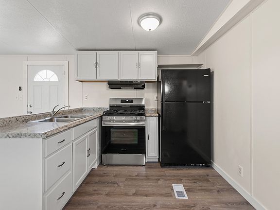 5th image of 2074 E 8th St #3