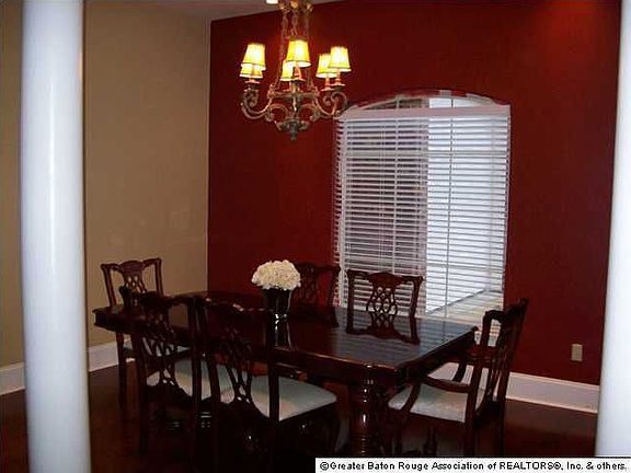 Dining room.
