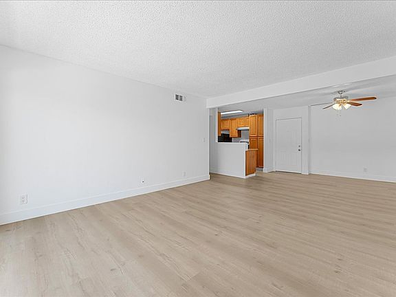 5th image of 18620 Hatteras St Unit 233