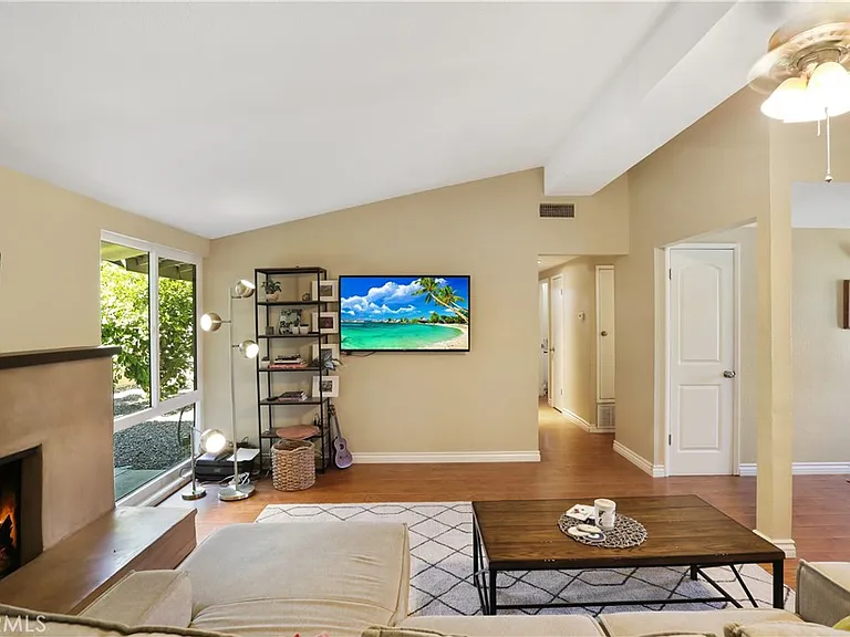 526 N Emerald Dr — Photo 25
