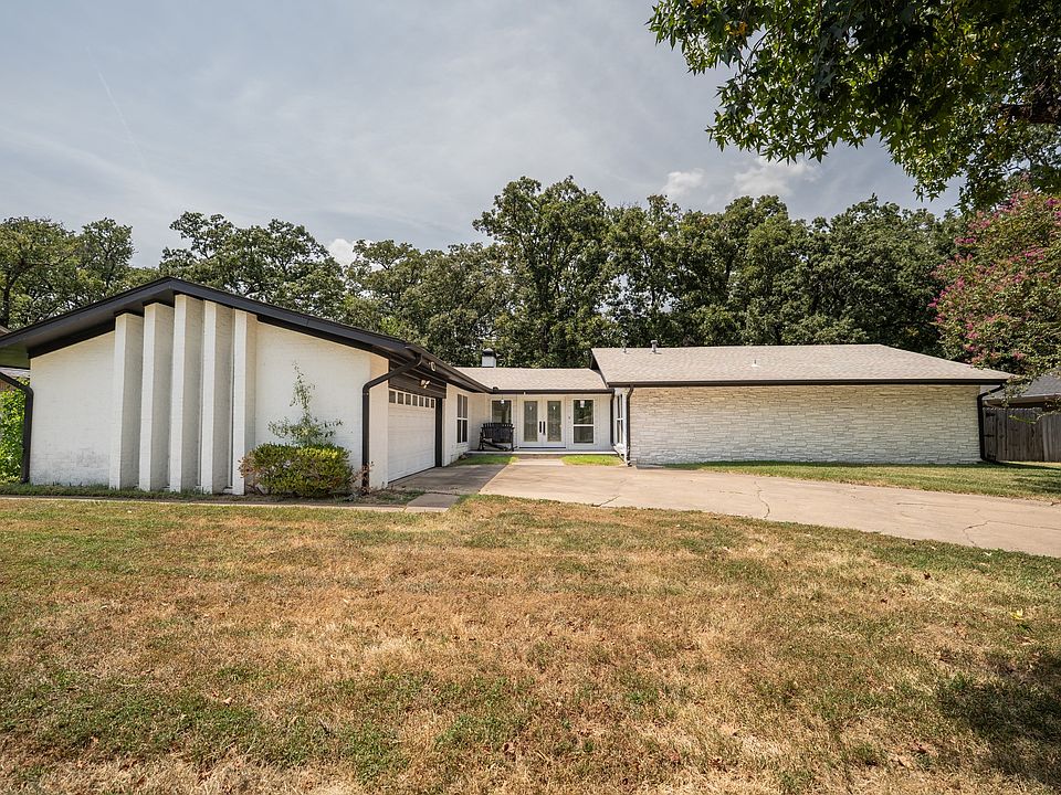 1st image of 316 Woodcrest Cir