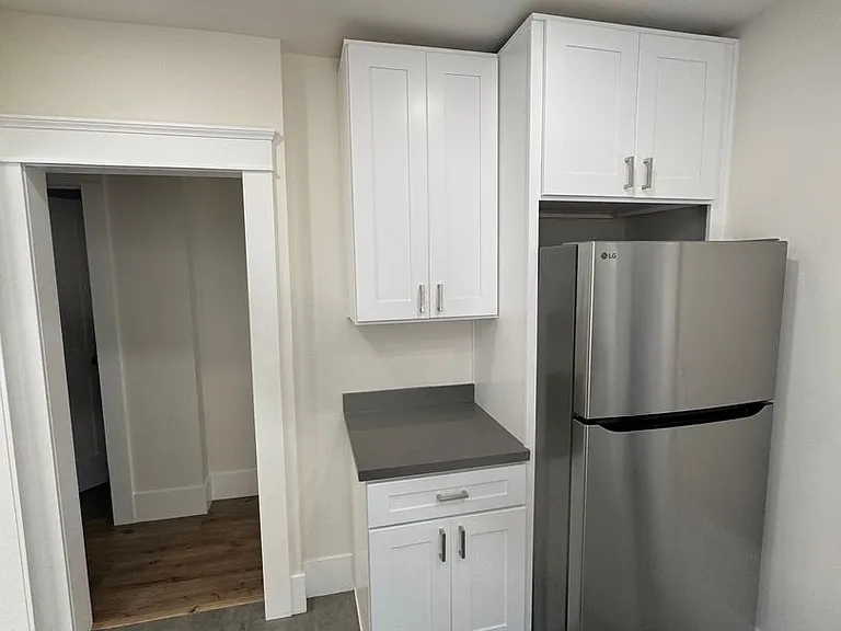 422 E Walnut — Photo 17