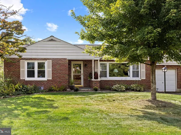 721 Edgewood Rd, Riegelsville, PA 18077