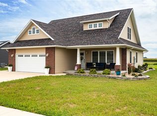 512 S John St, Teutopolis, IL 62467