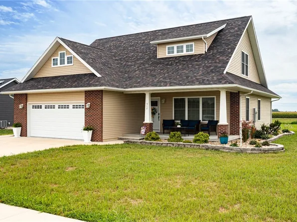 512 S John St, Teutopolis, IL 62467