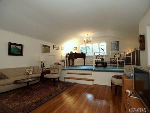 4th image of 6 Greenwich Ave