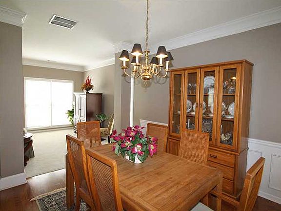 5th image of 2023 Cambridge Dr