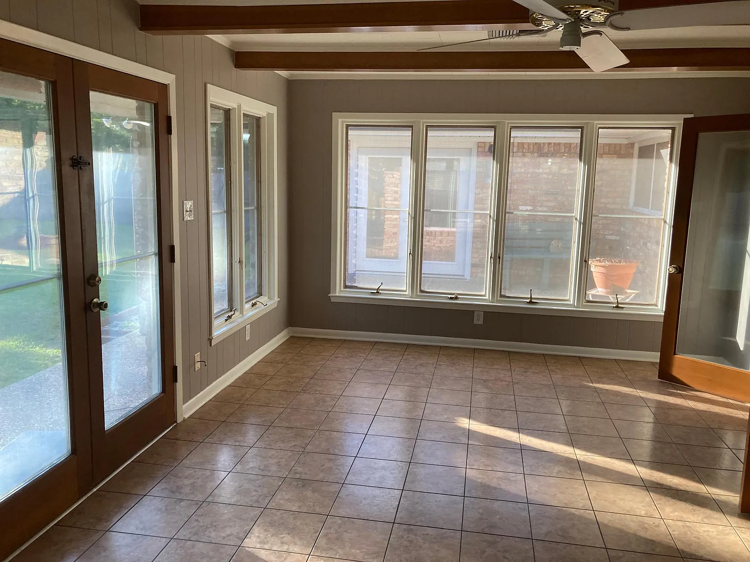 4 bed, 2050 sqft, $2,100 — Photo 4