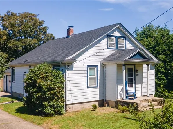 222 Peckham Ave, Middletown, RI 02842