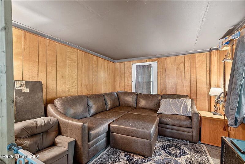 4th image of 579 Camden Valley Road