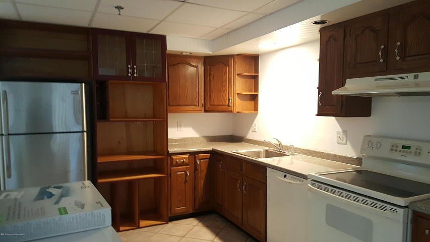 2nd image of 505 Main St