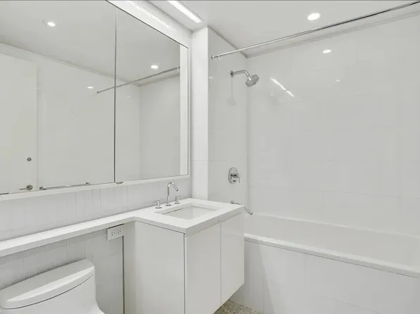 50 Riverside Boulevard image 8 of 25