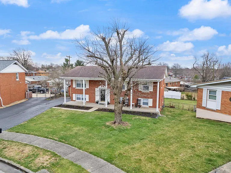 1706 Cameron Ct — Photo 49
