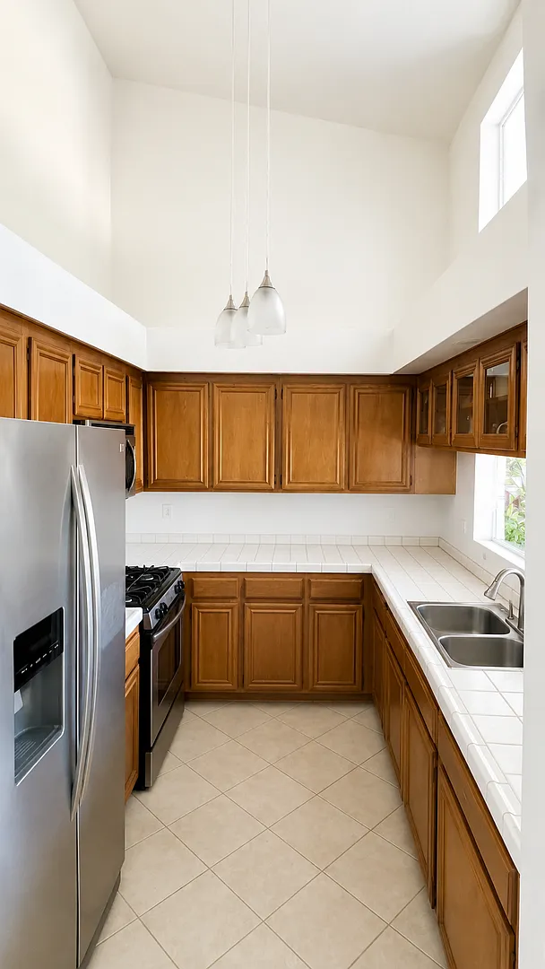 Thousand Oaks Town Home with Amazing Views Including a Two Car Garage — Photo 4