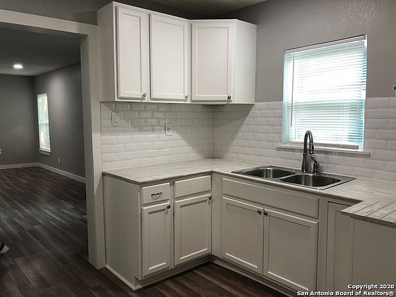 4th image of 125 Linda Lou Dr