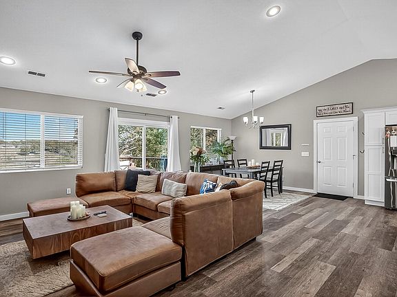 5th image of 518 Clearwater Drive