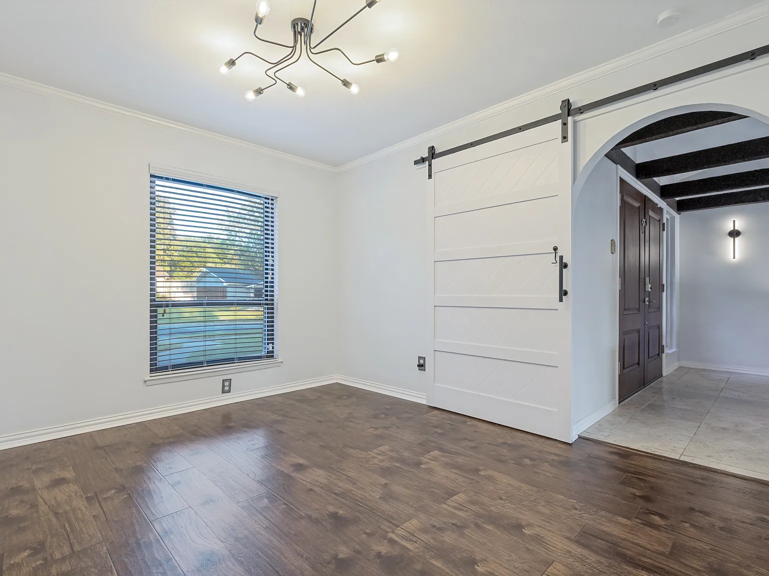 4 bed, 2204 sqft, $3,890 — Photo 3