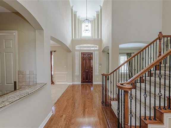 3rd image of 2206 Landoine Ln