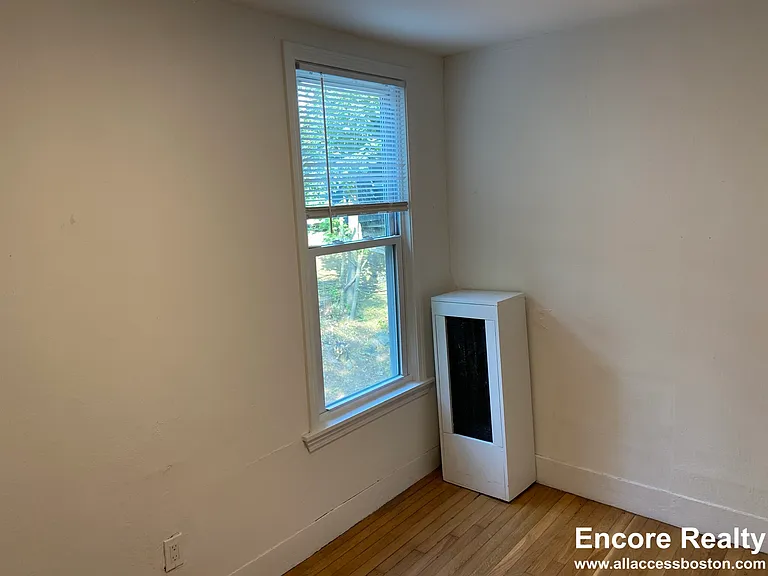 48 Newton St #2 — Photo 2