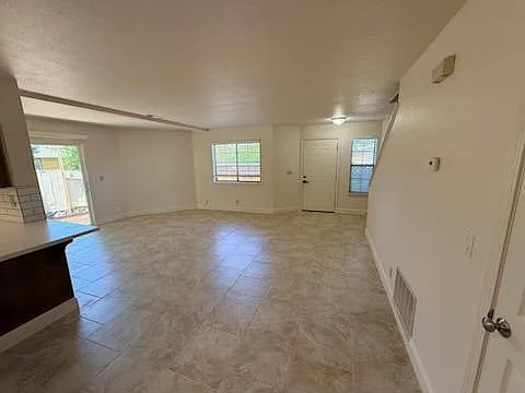 3 bed, $3,995 — Photo 3