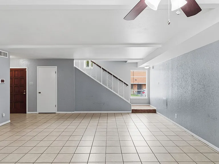 100 Royal Way Dr #17C — Photo 8