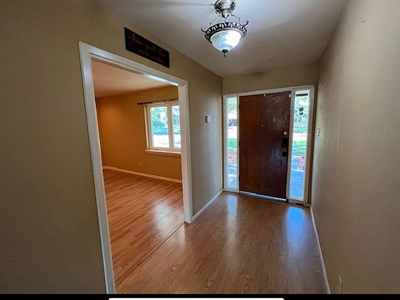 4th image of 405 Westmont Dr