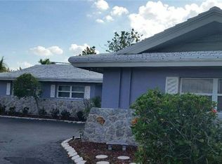 903 Oakwood Dr, Largo, FL 33770