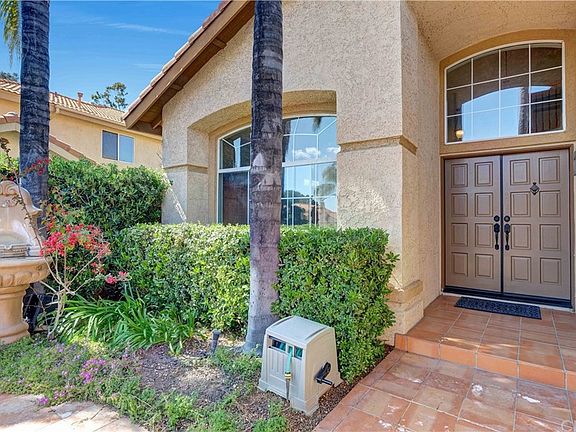 5th image of 39585 Highbury Dr
