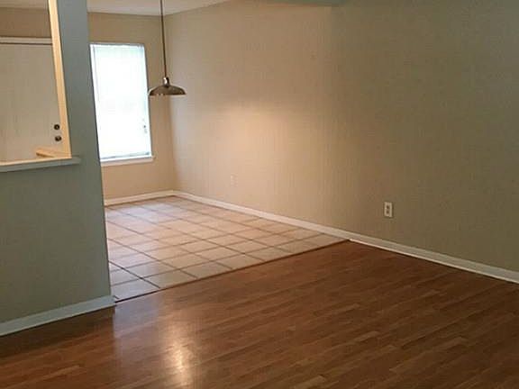 3rd image of 1111 Summit Dr APT B