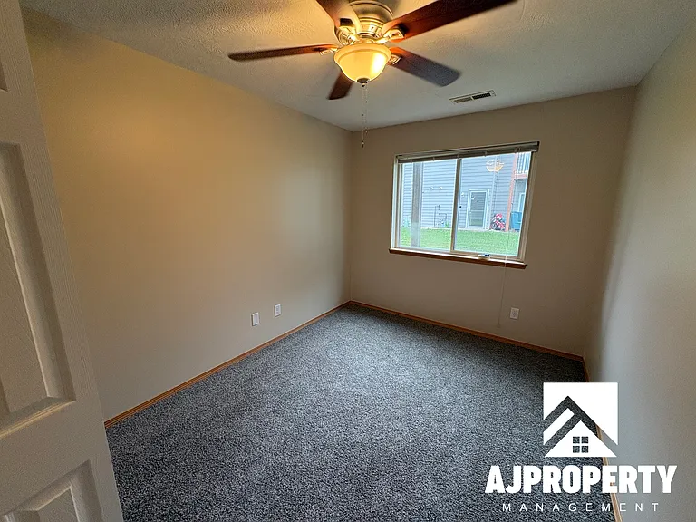 925 S Newcomb Ave #13 — Photo 6