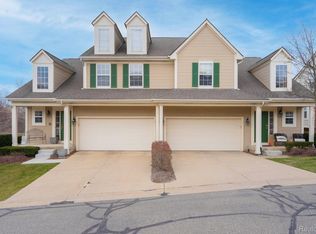 731 E Bluff Ct, Rochester, MI 48307