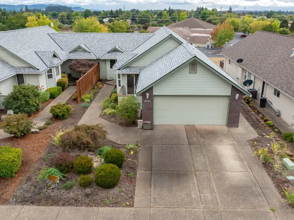2040 NW Willamette Dr, McMinnville, OR 97128