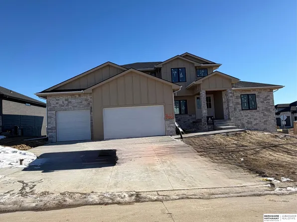 3661 S 219th St, Elkhorn, NE 68022