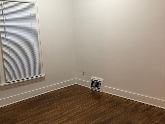 4th image of 501 West Broadway