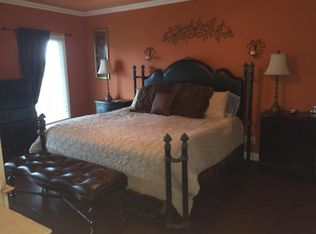 400 Watch Hill Ln, Louisville, KY 40245