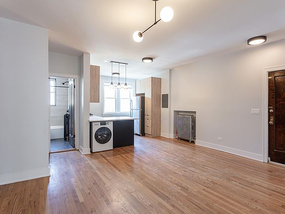 5th image of 4007 N Lowell Ave APT 2E