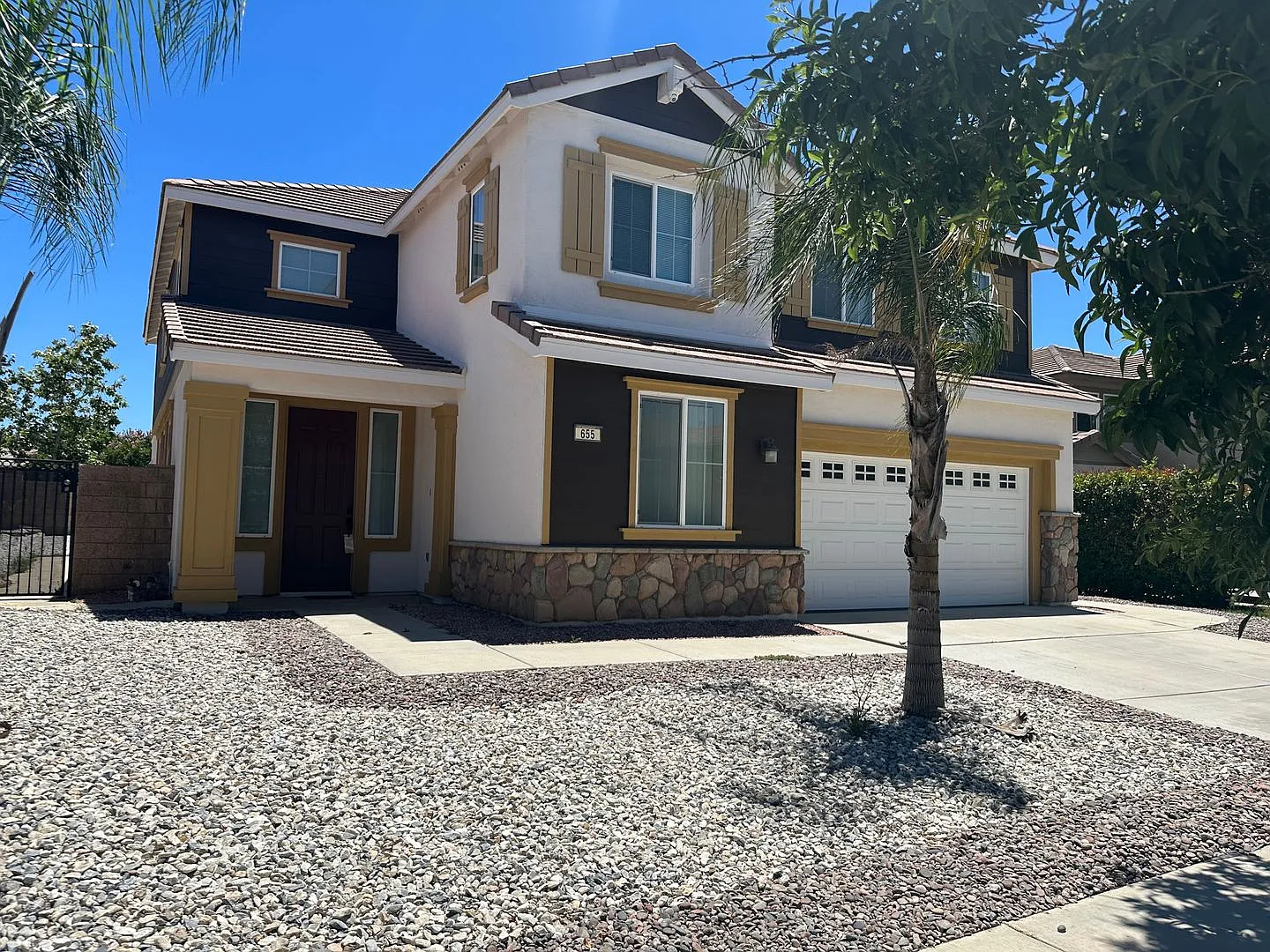 Bedroom 3 bath home in Hemet — Photo 1